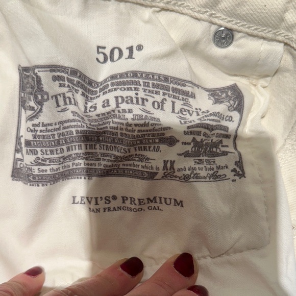 Levi's Women's Cream Straight-Leg Jeans - Picture 3 of 5